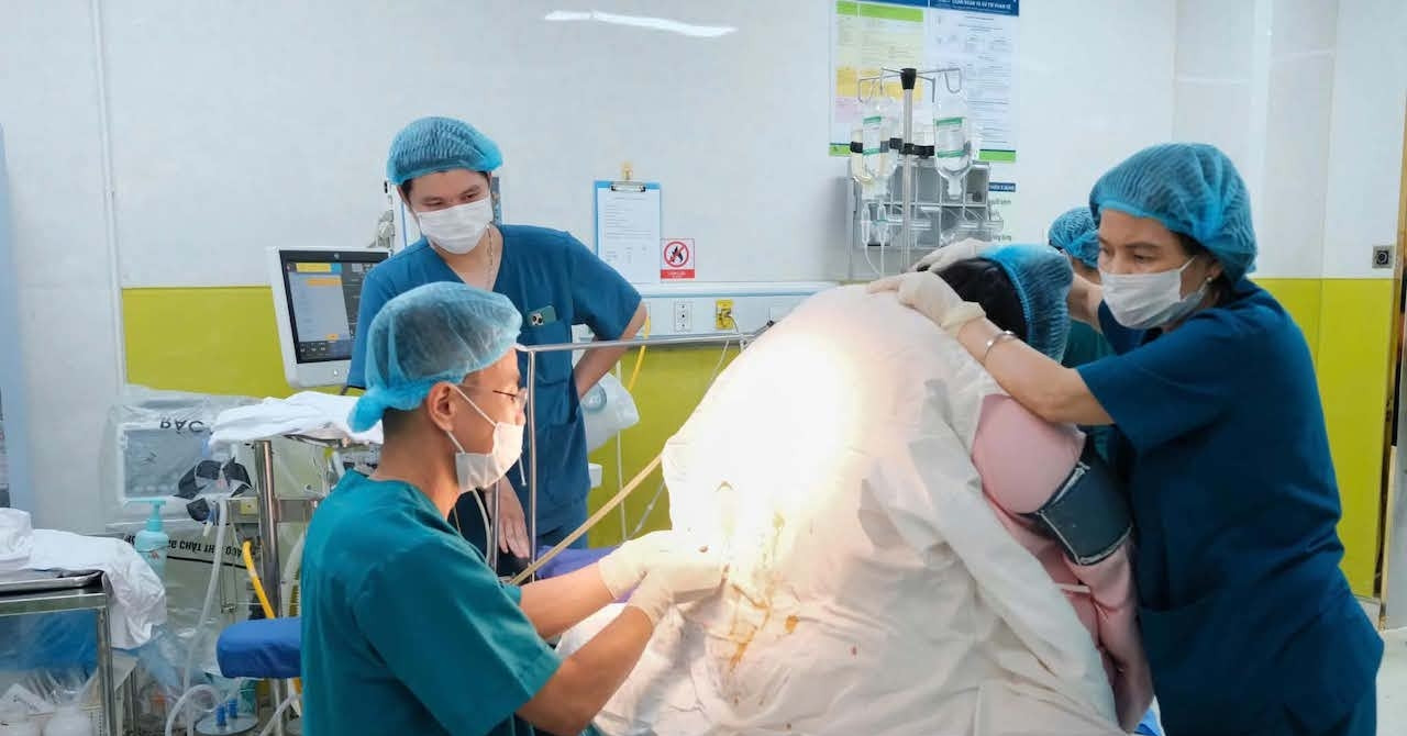 Sản phụ nặng 140kg sinh con trai 4,6kg