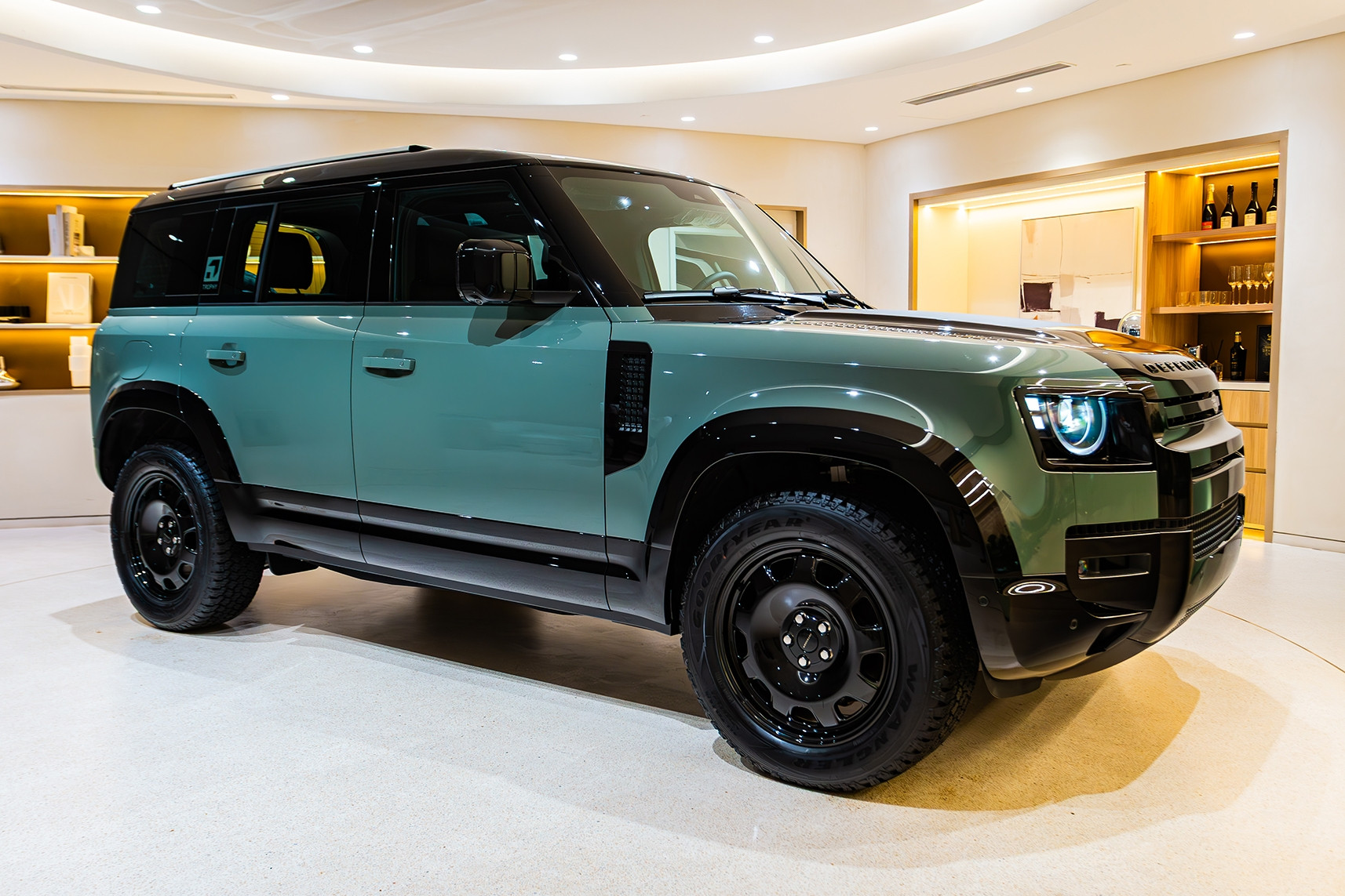  SUV off-road cực hiếm Land Rover Defender Trophy về Việt Nam chỉ 2 chiếc 