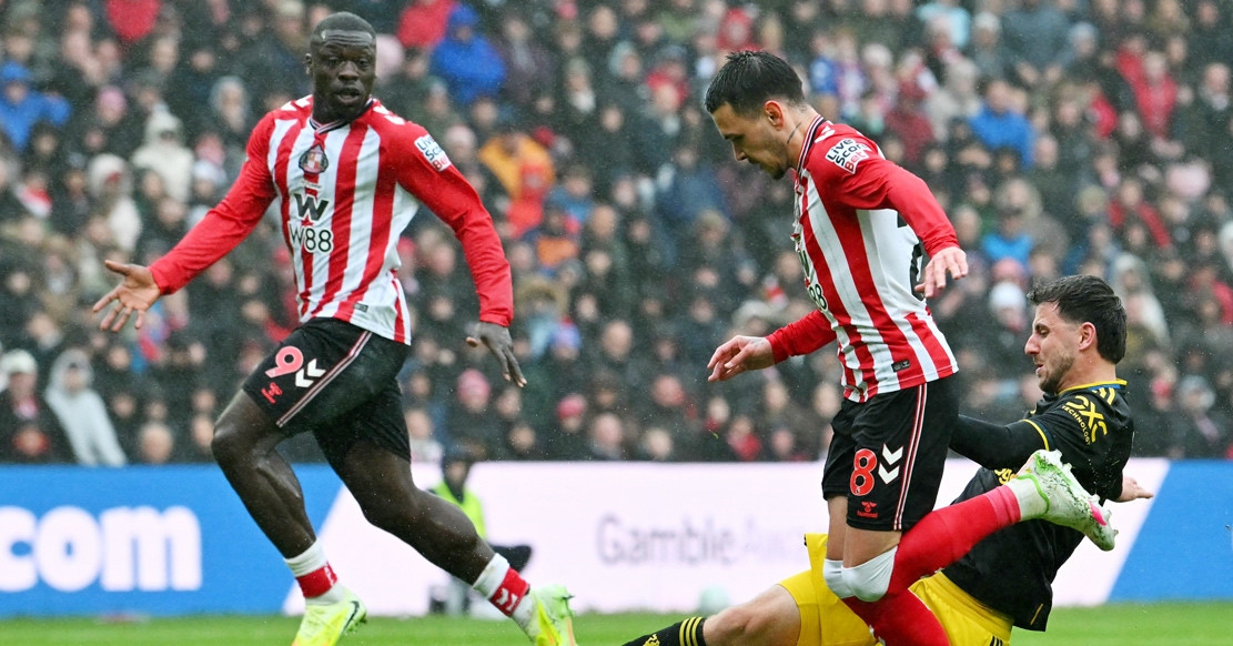 MU may mắn thoát thua trên Sunderland