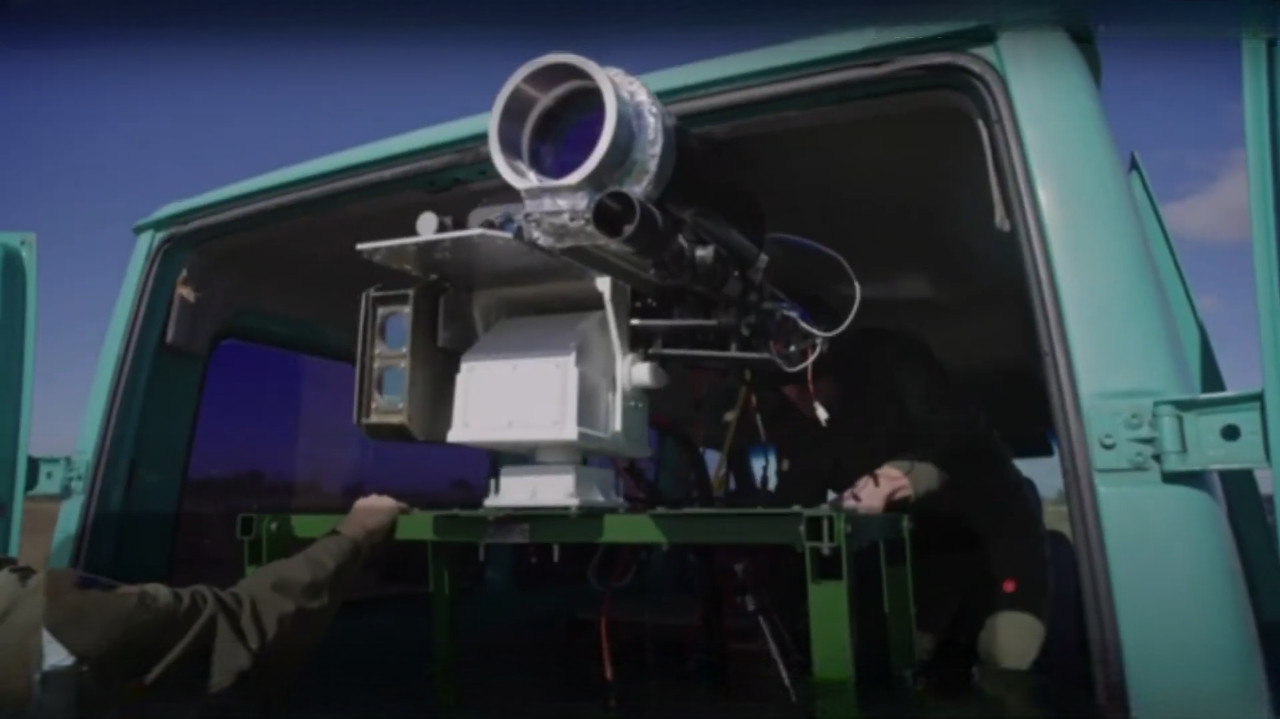 Vũ khí Laser 1.jpg