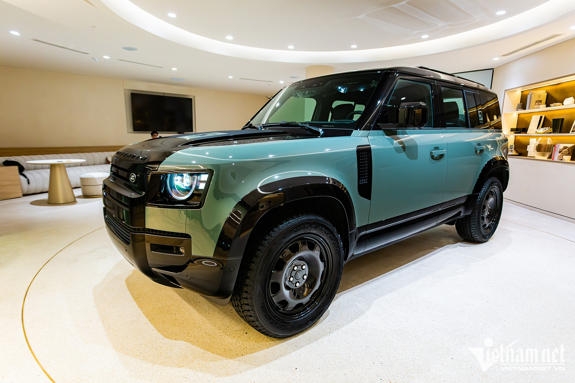 W-defender trophy 1.JPG.jpg