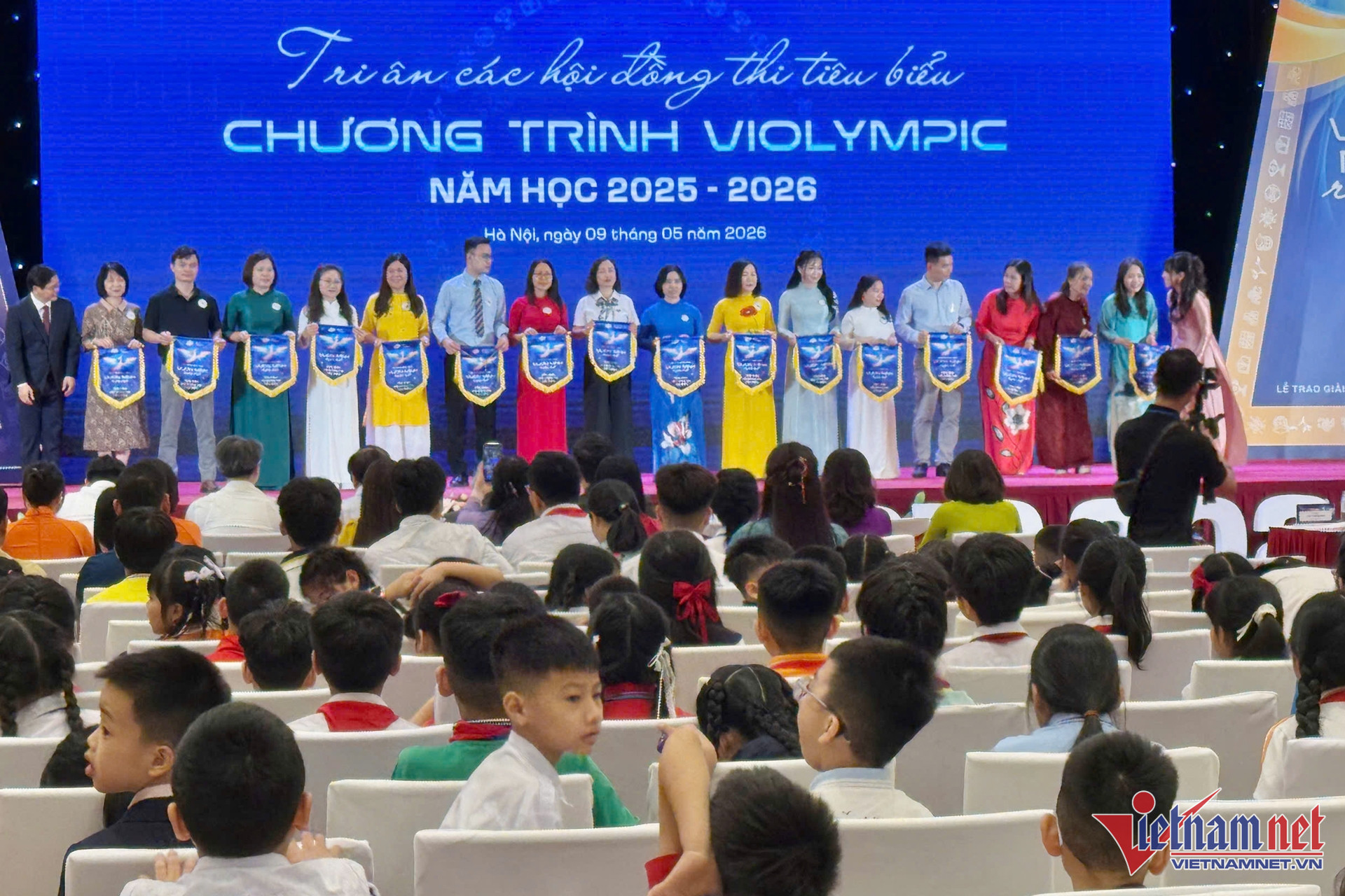 W-trao giai cuoc thi truc tuyen Violympic 2025  2026 3.jpg