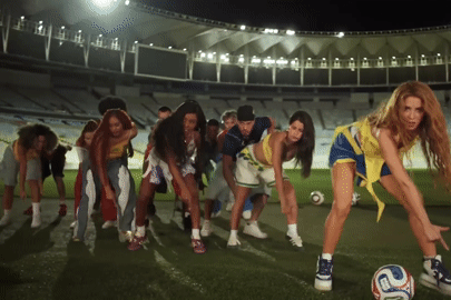 World Cup 2026: Lisa của BlackPink sẽ biểu diễn, Shakira đánh hông sexy trong MV