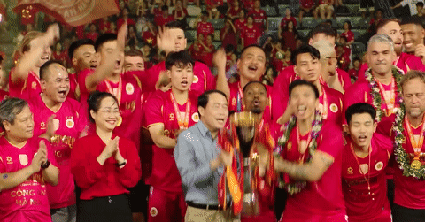 Văn Hậu nói gì trong ngày cùng CAHN nâng cúp vô địch V.League 2025/26?