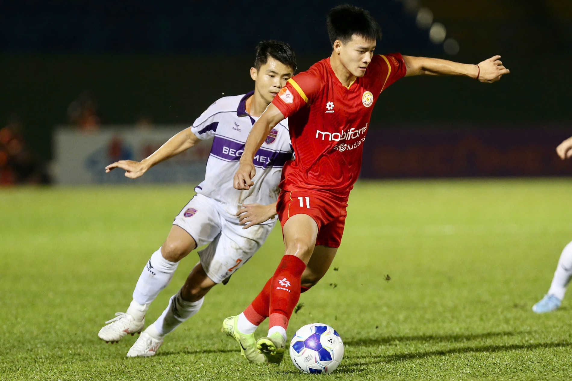 Kịch bản đua trụ hạng V-League gay cấn tới vòng cuối