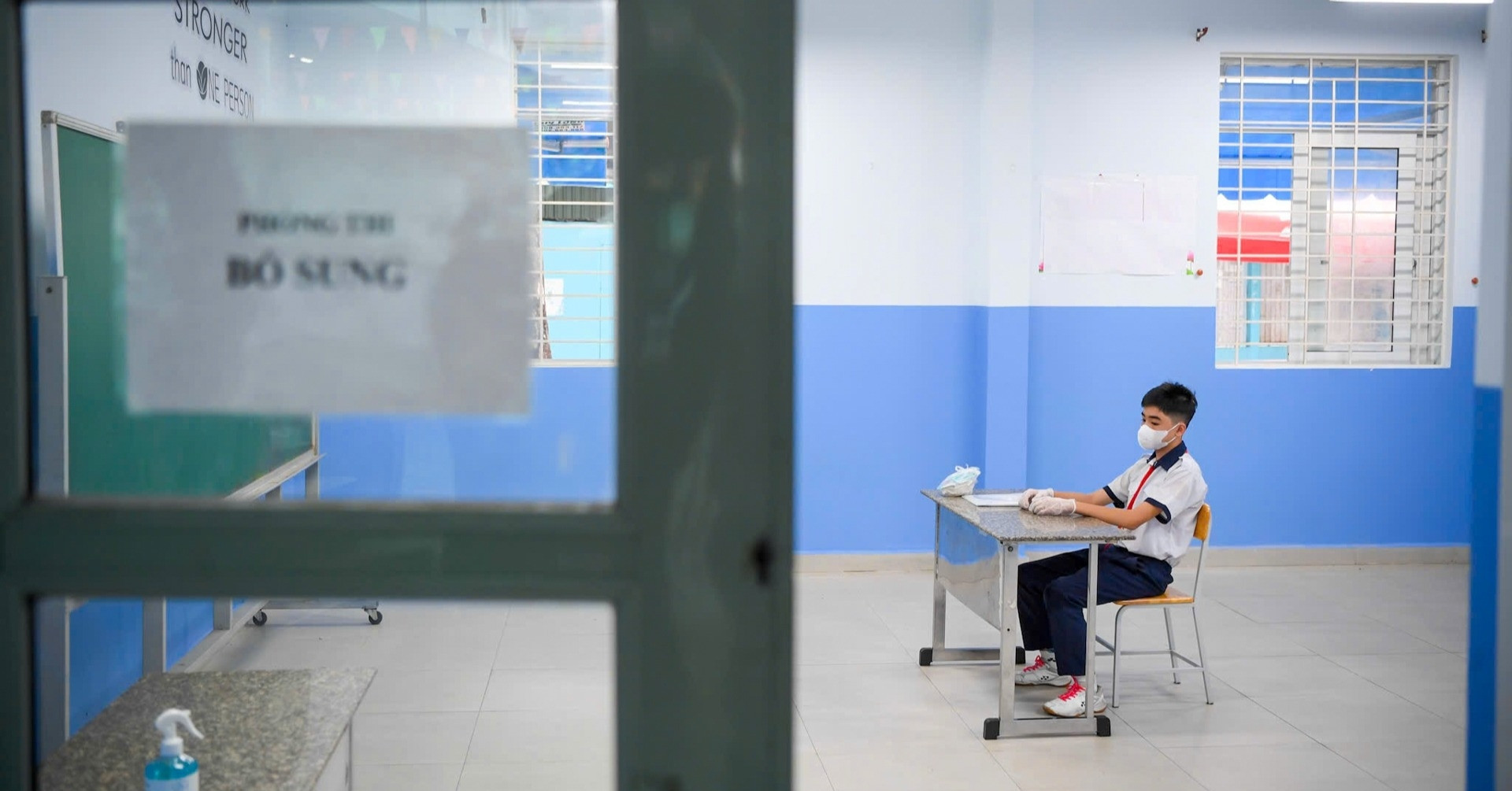 Một mình trong phòng thi, nam sinh TPHCM quyết tâm chinh phục kỳ thi lớp 10