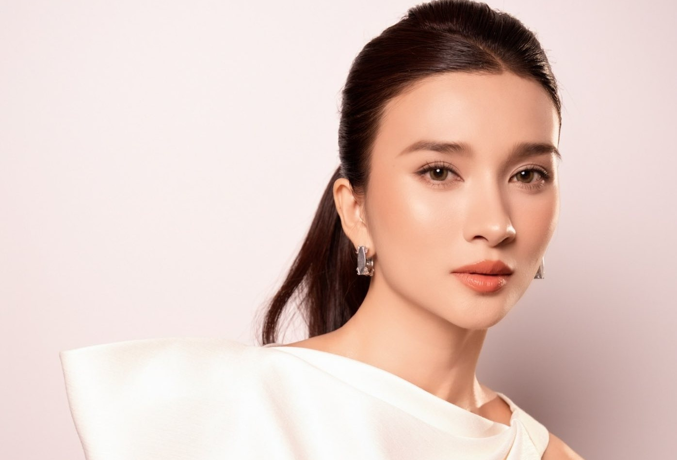 Nhan sắc NSƯT vừa lọt đề cử top 100 gương mặt đẹp nhất thế giới