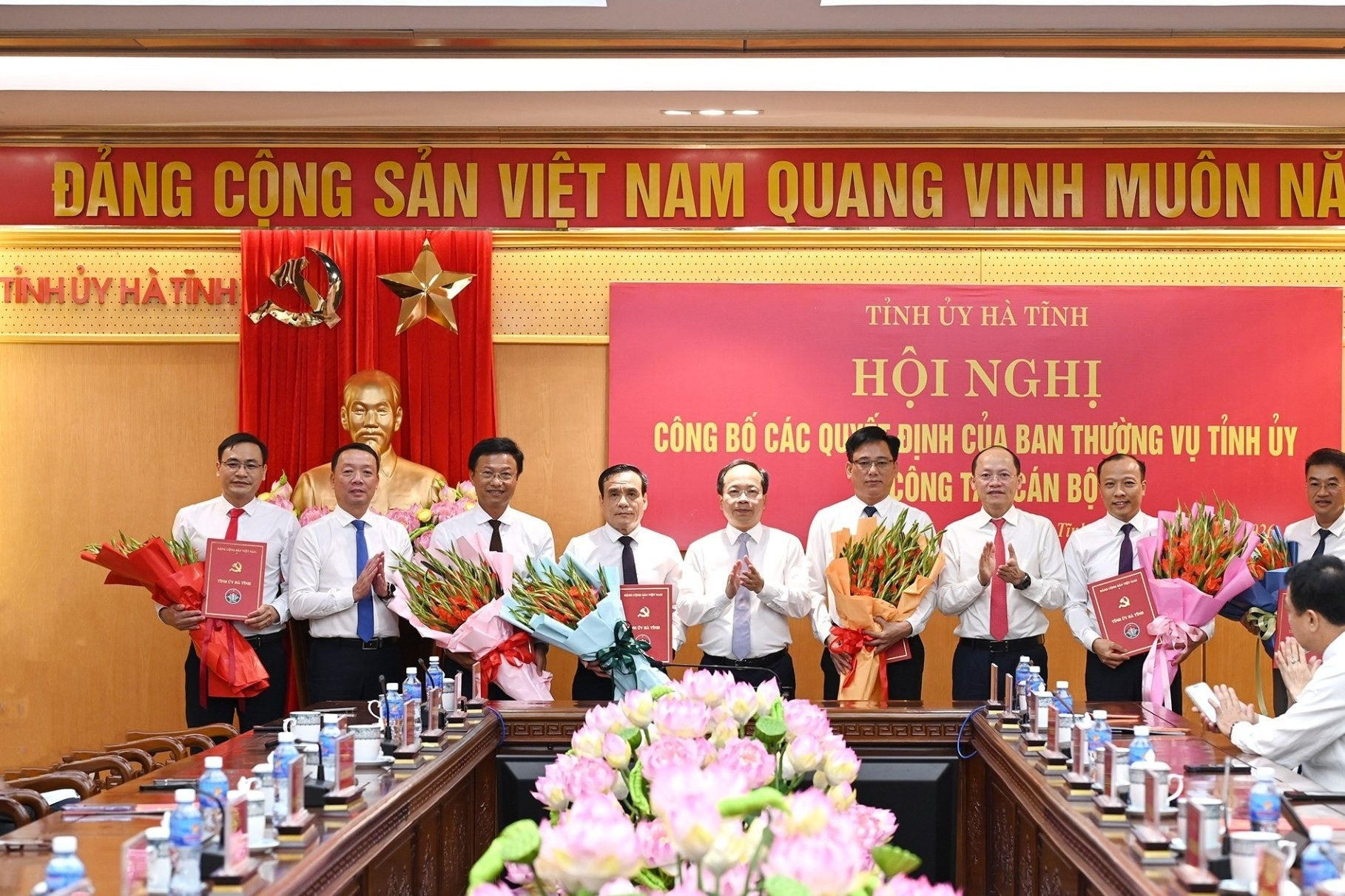 Phó Chủ tịch Ủy ban MTTQ tỉnh Hà Tĩnh Ngô Văn Huỳnh làm Bí thư xã