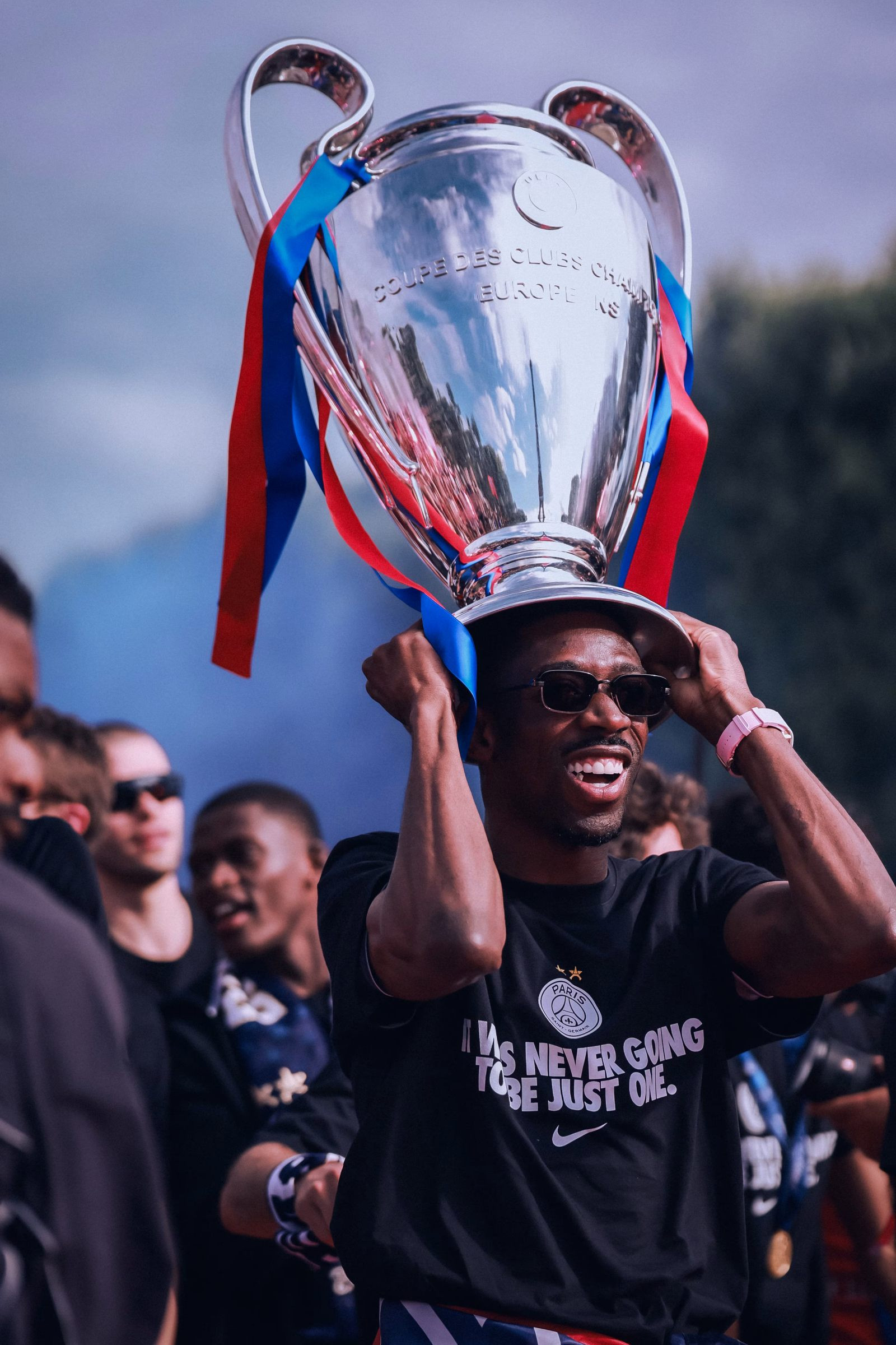 https://static-images.vnncdn.net/vps_images_publish/000001/000003/2026/6/1/psg-cup-c1-12-194.jpg