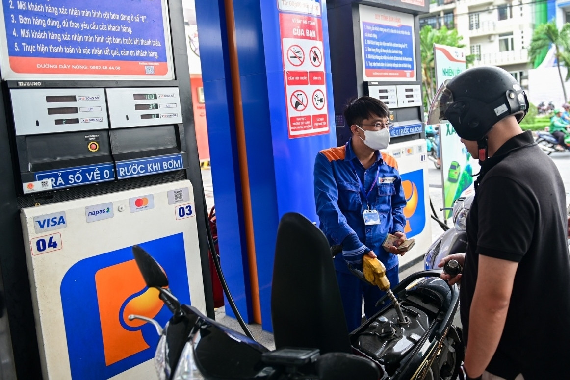Từ hôm nay, xăng E10 bán đại trà trên toàn quốc, dừng lưu hành xăng RON95, RON97