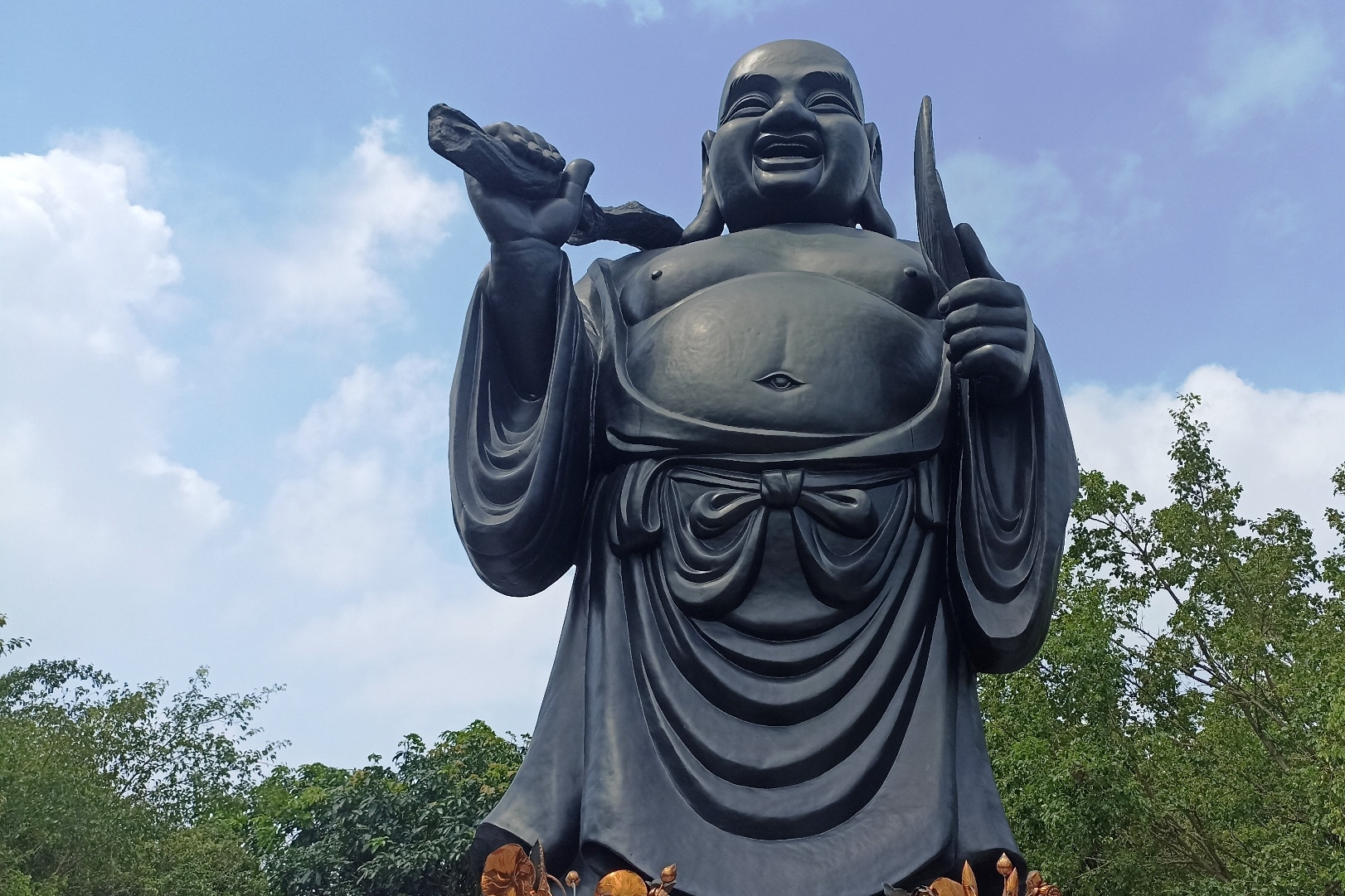 Tượng Phật Di Lặc bằng đồng lớn nhất Đông Nam Á ở Ninh Bình
