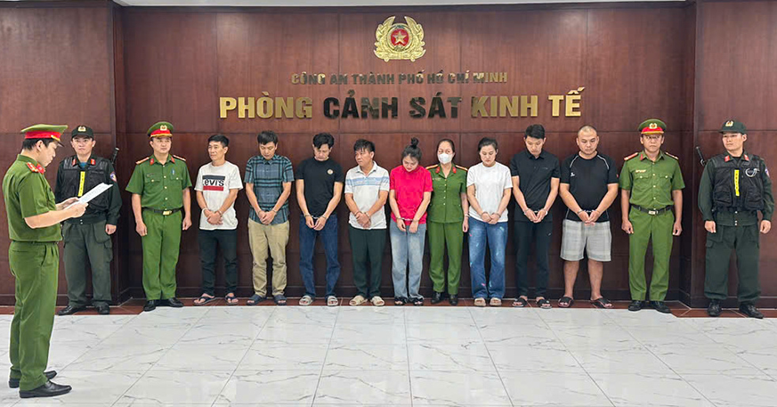 Vụ trạm trưởng kiểm lâm &amp;apos;mật báo&amp;apos; cho chủ cơ sở vi phạm: Thêm nhiều cán bộ bị khởi tố