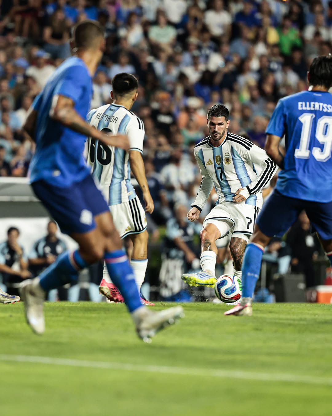 https://static-images.vnncdn.net/vps_images_publish/000001/000003/2026/6/10/argentina-1060.jpg