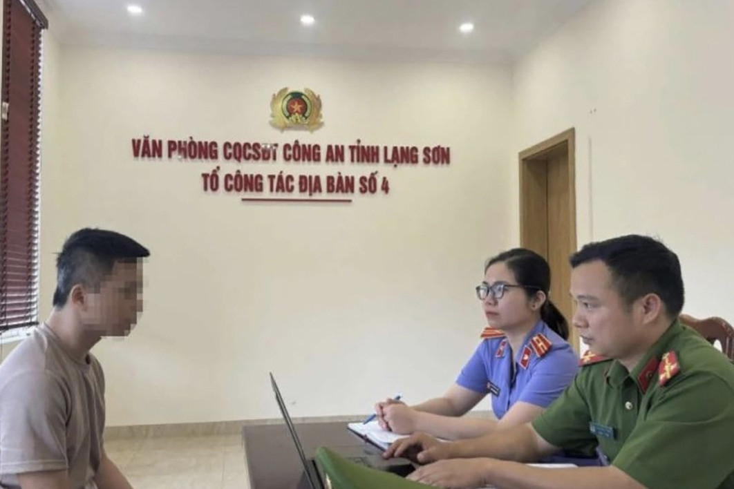 Đi bộ qua đường gây tai nạn, người đàn ông bị khởi tố