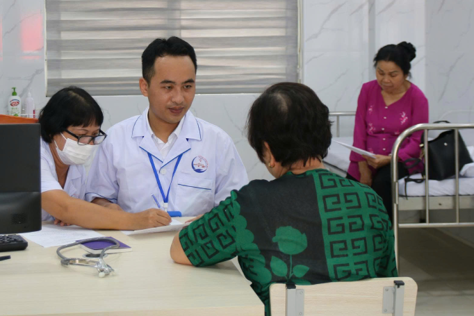 Hà Nội hối thúc lập danh sách người dân khám miễn phí 12 nhóm bệnh