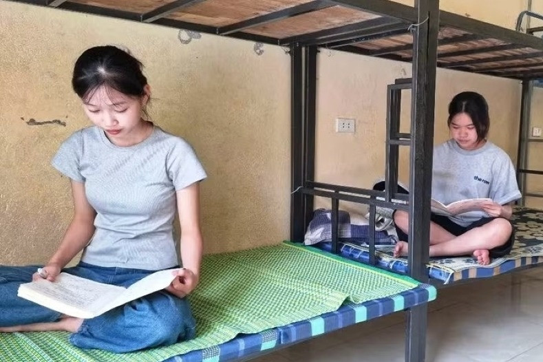 Hiệu trưởng vùng cao Thanh Hóa vận động 1.000 suất ăn tiếp sức sĩ tử