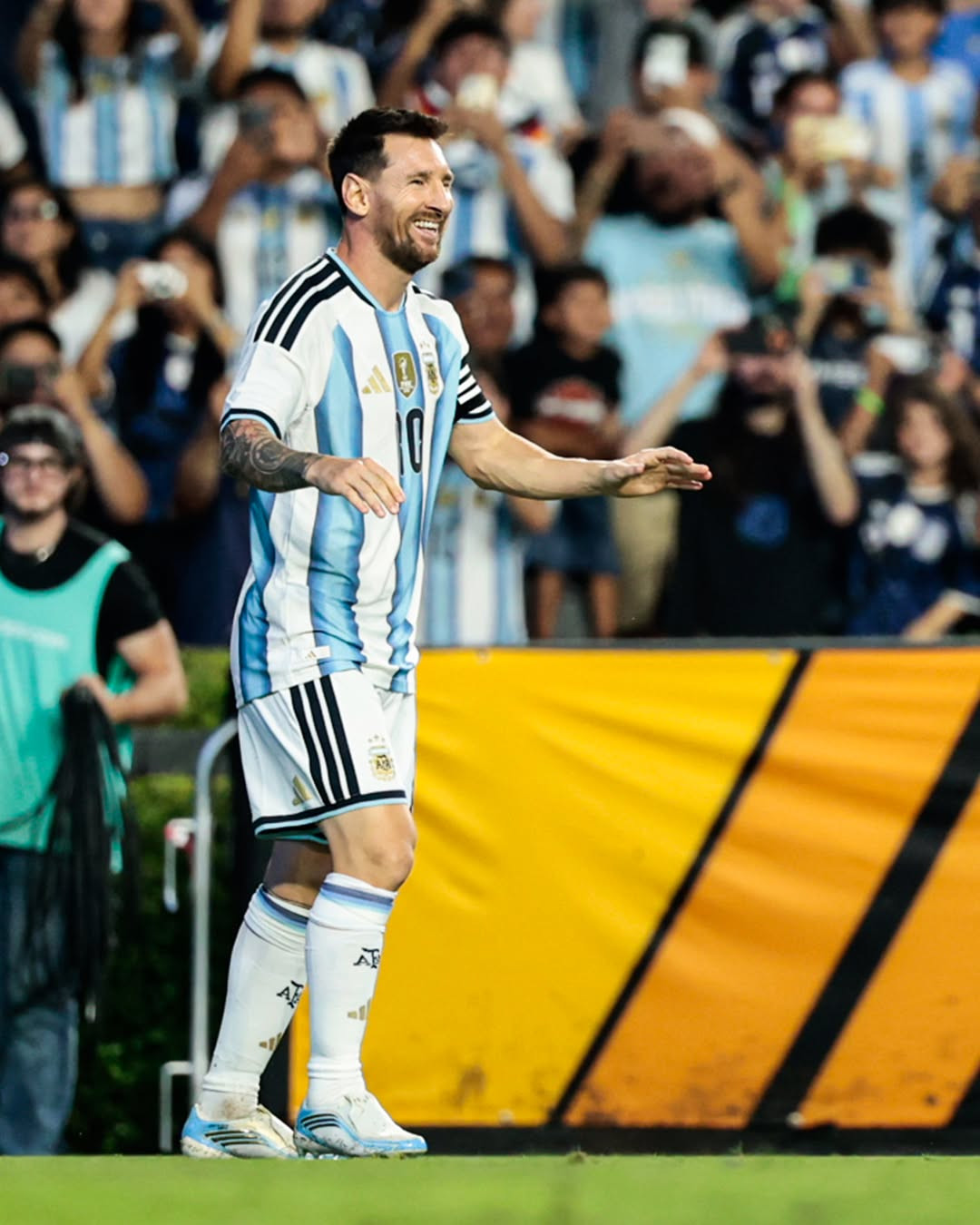 https://static-images.vnncdn.net/vps_images_publish/000001/000003/2026/6/10/messi-argentina-2-1063.jpg