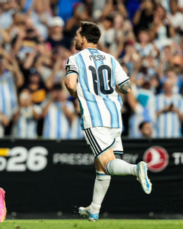 https://static-images.vnncdn.net/vps_images_publish/000001/000003/2026/6/10/messi-argentina-4-1062.jpg