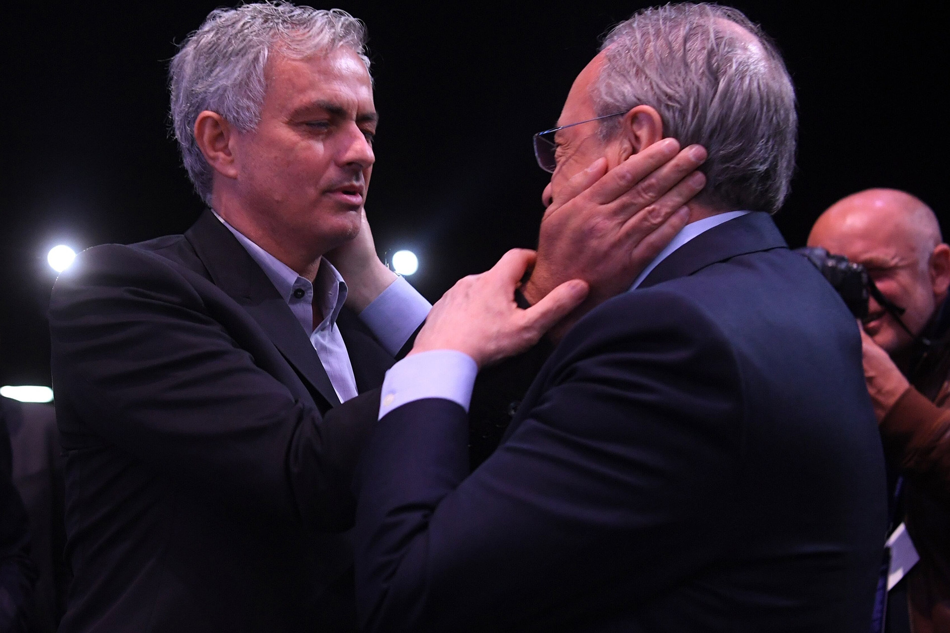 Real Madrid bắt đầu lại với Mourinho: Tất cả vì Champions League