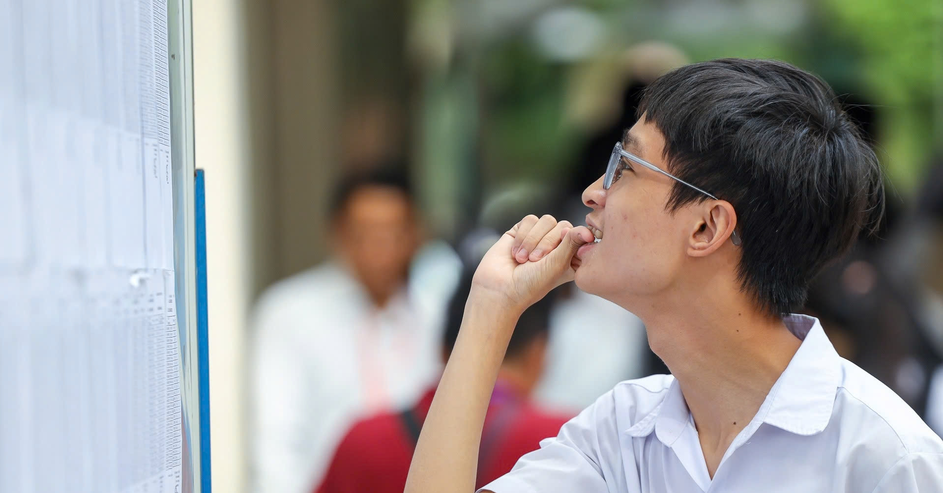 Sĩ tử hồi hộp trước khi vượt vũ môn thi tốt nghiệp THPT 2026