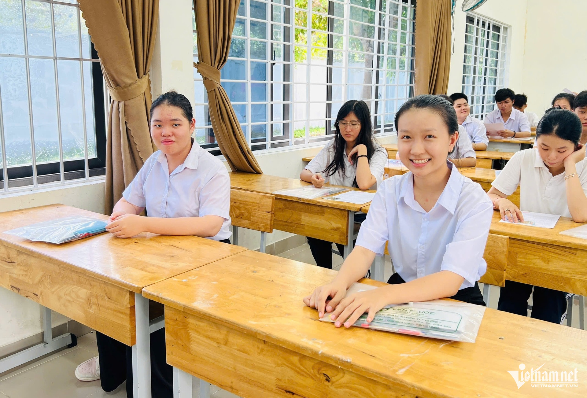 W-Kỳ thi đặc biệt của 114 thí sinh ở Côn Đảo.jpg