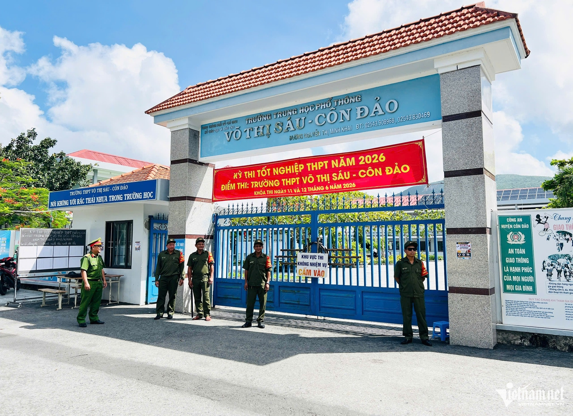 W-Kỳ thi đặc biệt của 114 thí sinh ở Côn Đảo.1.jpg