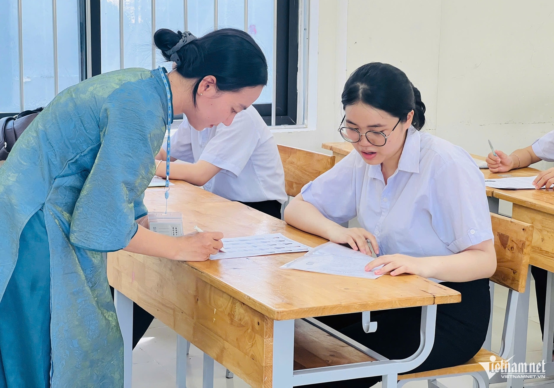 W-Kỳ thi đặc biệt của 114 thí sinh ở Côn Đảo.2.jpg