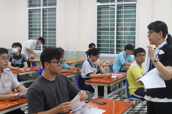 Bản tin sáng 11/6: Hơn 1,2 triệu thí sinh bước vào buổi thi tốt nghiệp THPT 2026