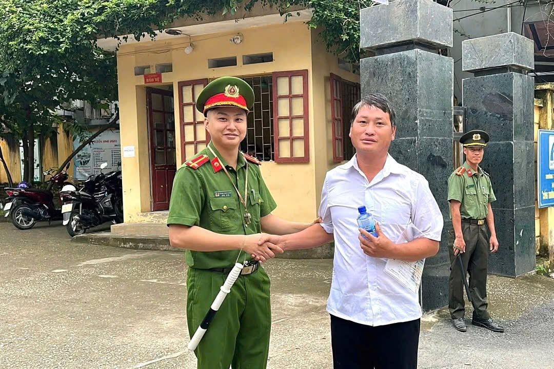 Bí thư chi bộ thi tốt nghiệp THPT ở tuổi 36