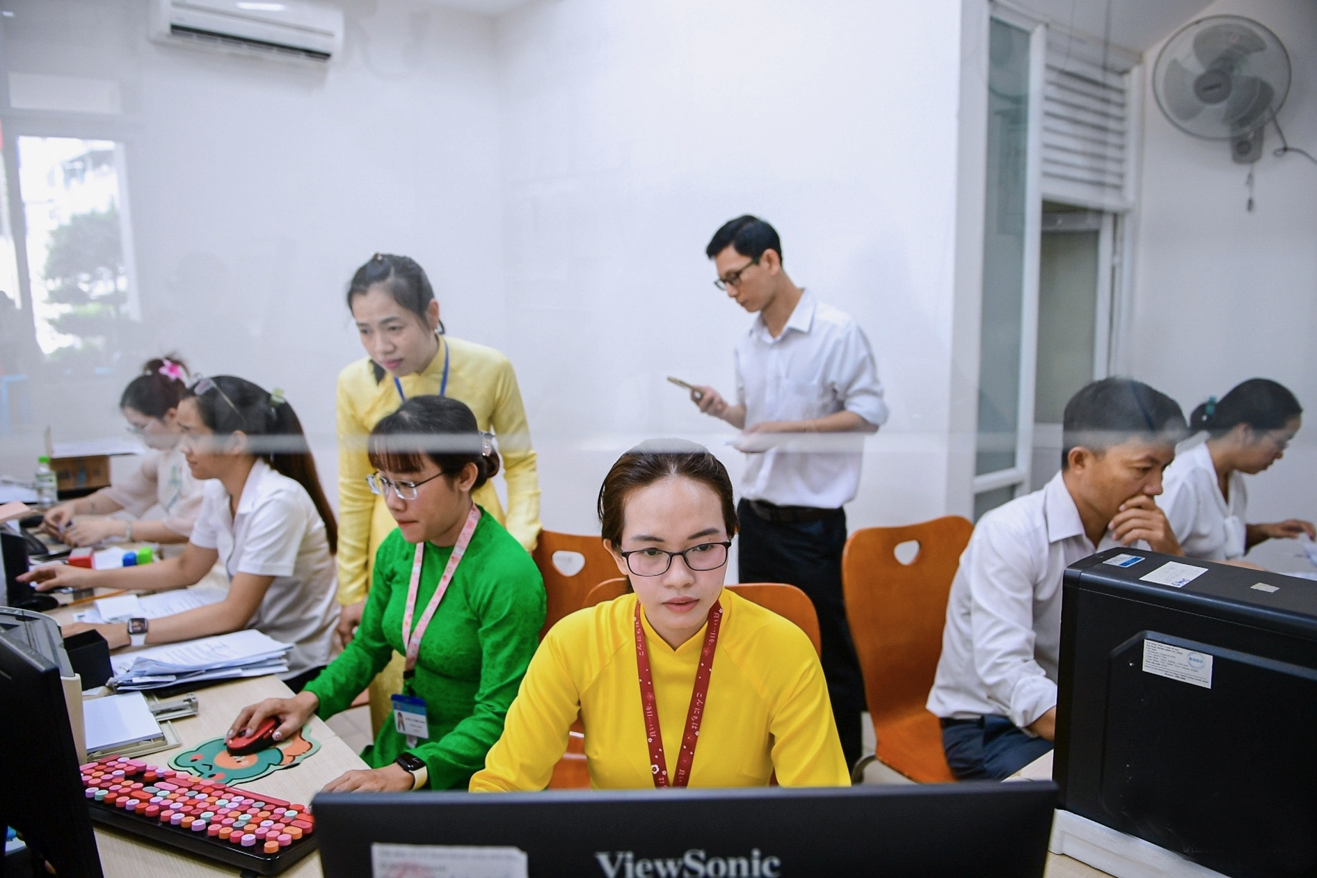 Bộ Chính trị phân bổ hơn 1,8 triệu biên chế công chức, viên chức năm 2026