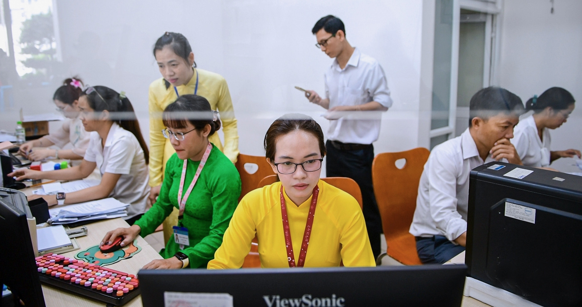 Bộ Chính trị phân bổ hơn 1,8 triệu biên chế công chức, viên chức năm 2026