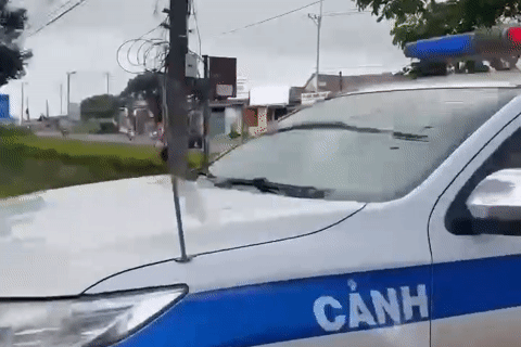 Công an dùng xe đặc chủng đưa thí sinh quên giấy tờ vượt 40km đi thi tốt nghiệp