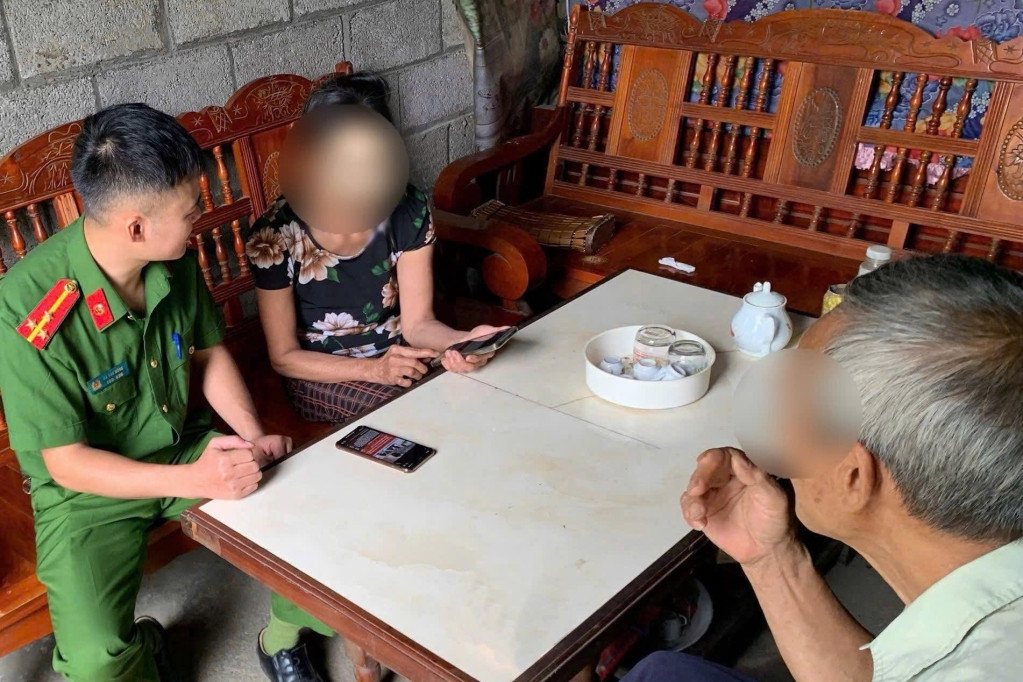 Đôi vợ chồng mời hàng xóm tham gia 'hợp đồng kỳ nghỉ' để tiền đẻ ra tiền