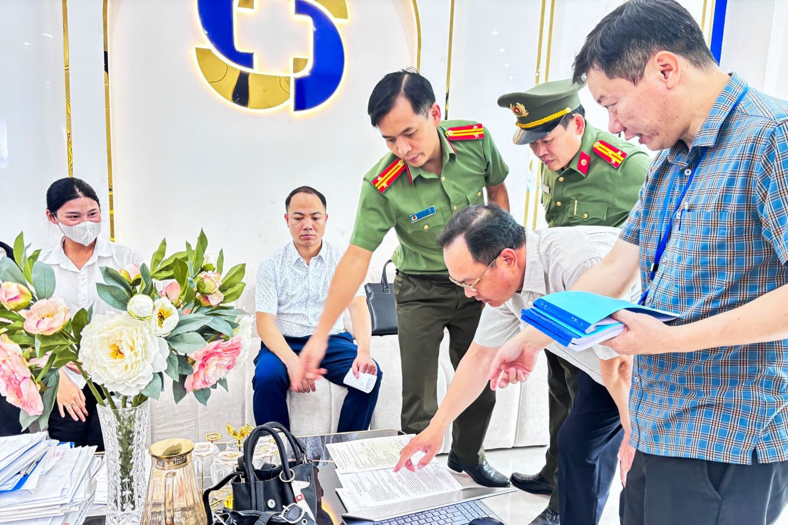 Lật tẩy đường dây có 'chuyên gia thẩm mỹ' mới học hết lớp 9