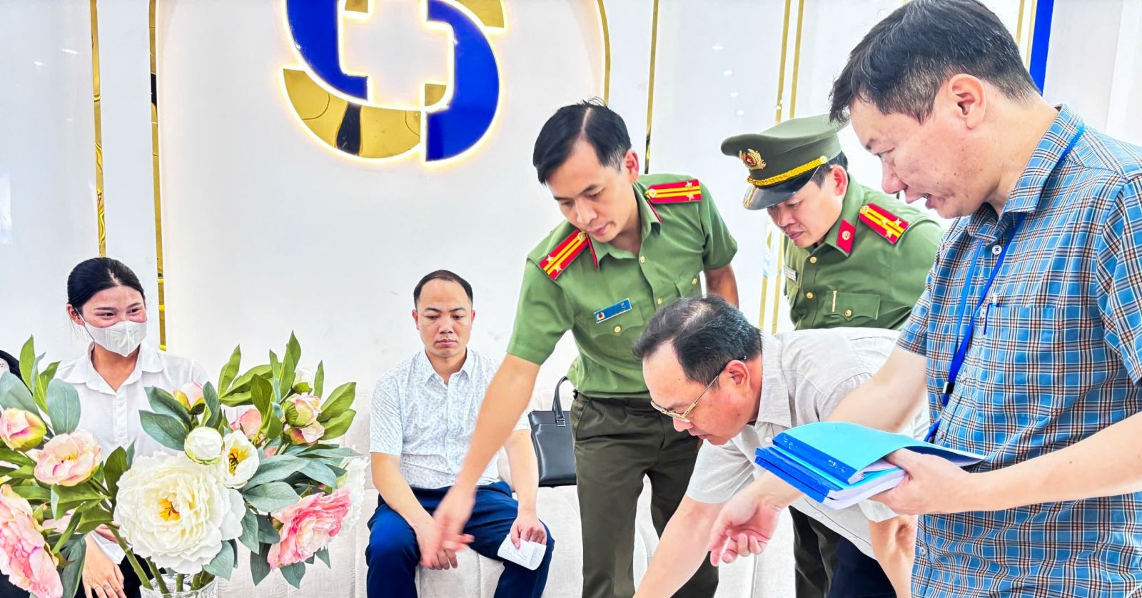 Lật tẩy đường dây có &amp;apos;chuyên gia thẩm mỹ&amp;apos; mới học hết lớp 9