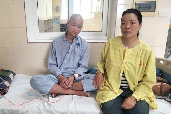 Mồ côi cha từ nhỏ, cậu bé người Dao 2 lần đối mặt tử thần giành giật sự sống