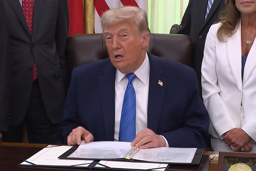 Ông Trump tuyên bố không gia hạn hiệp định thương mại với Canada và Mexico