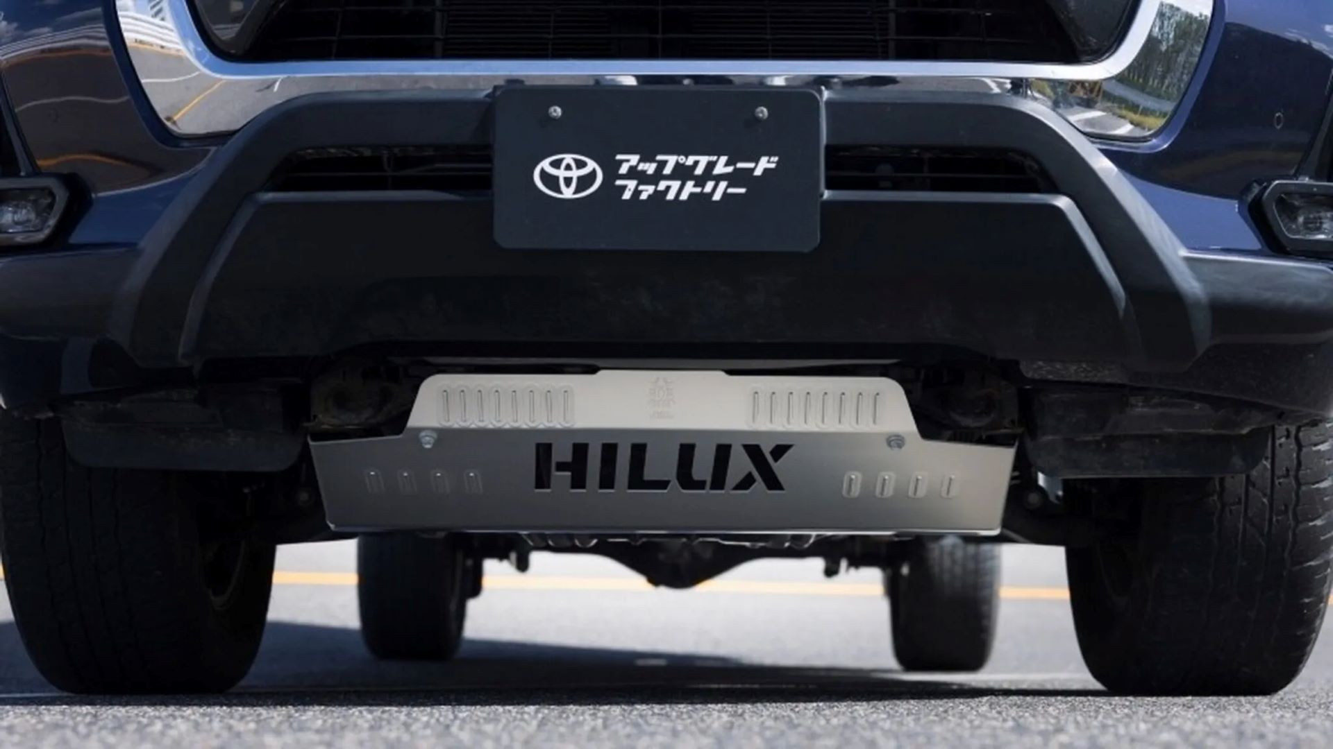 tam chan gam toyota hilux .jpg