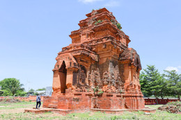 Tháp Chăm cổ 2.jpg