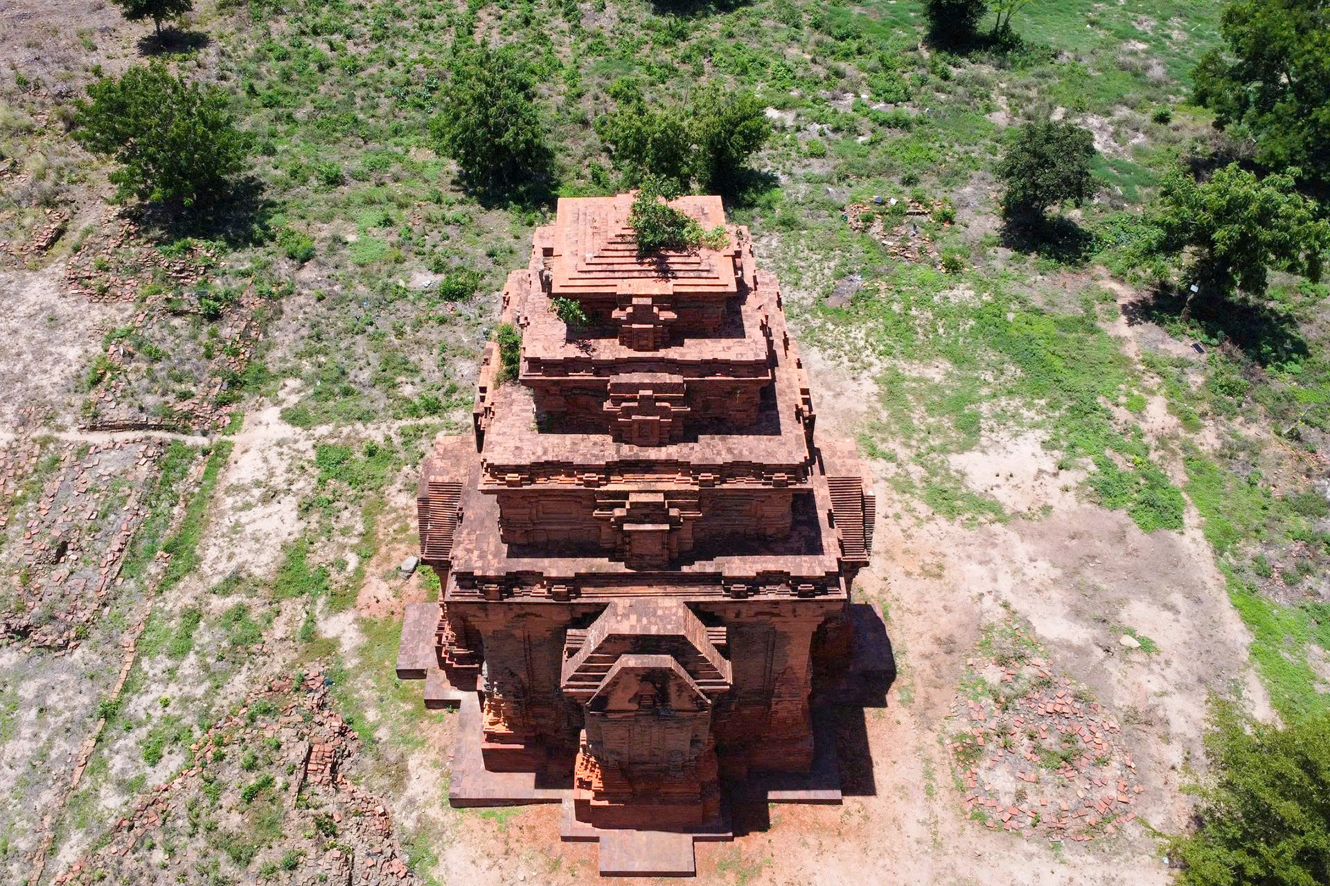 Tháp Chăm cổ. 6.jpg