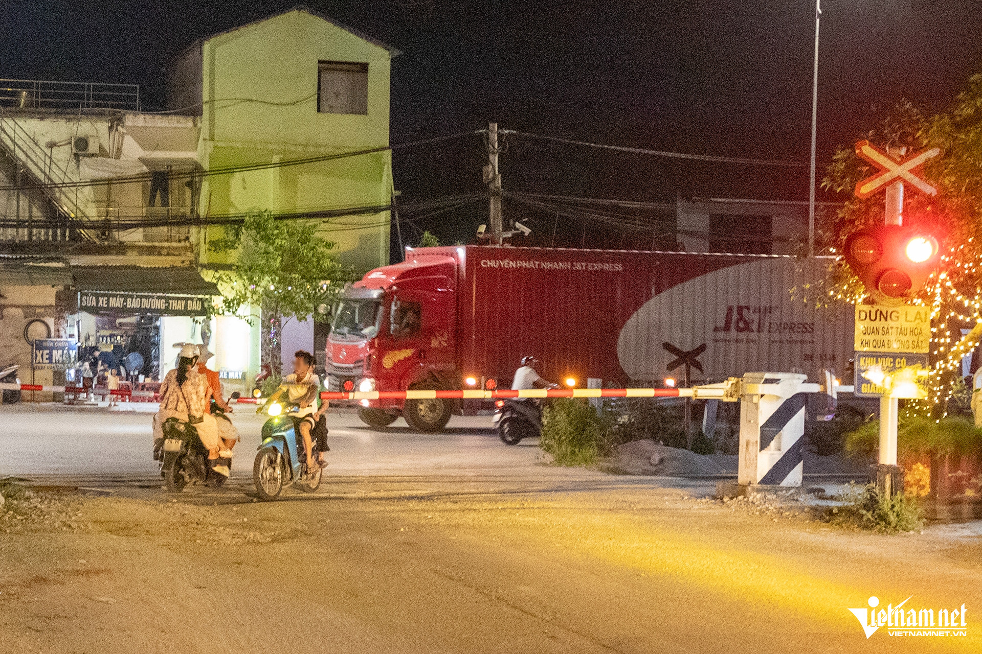 W-antoanduongsat2HIEU5686 sao chép.jpg