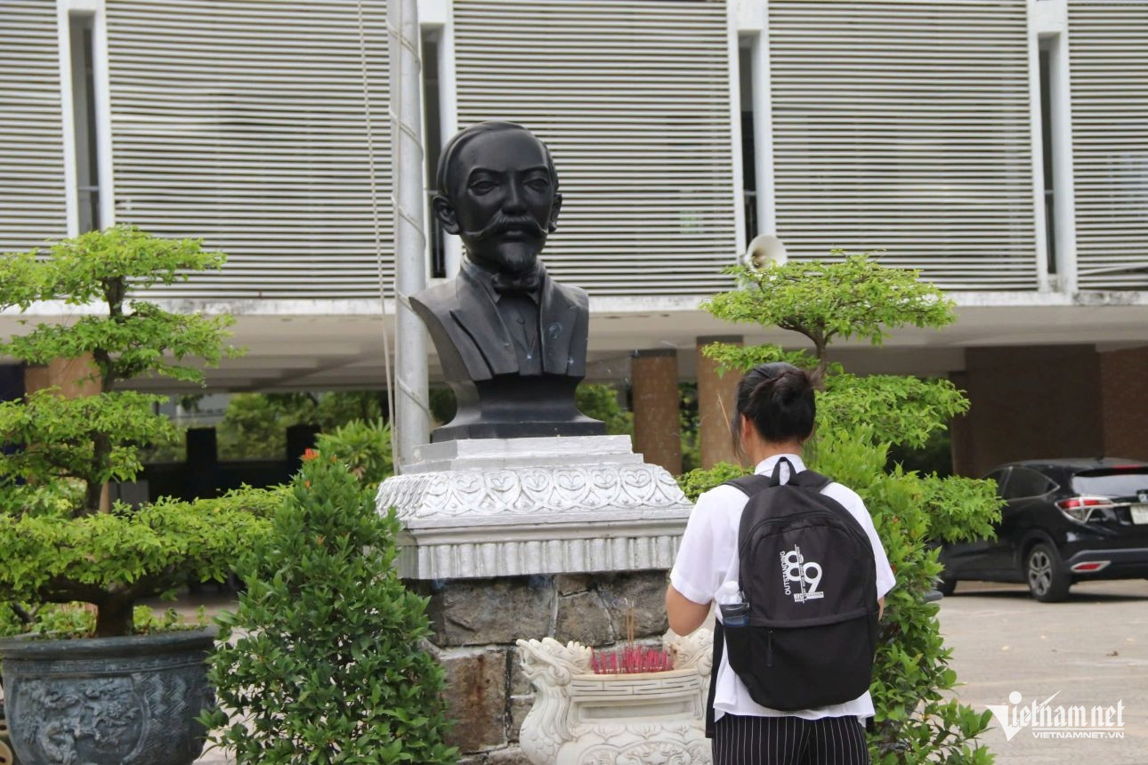 https://static-images.vnncdn.net/vps_images_publish/000001/000003/2026/6/11/w-da-nang2-243.jpg