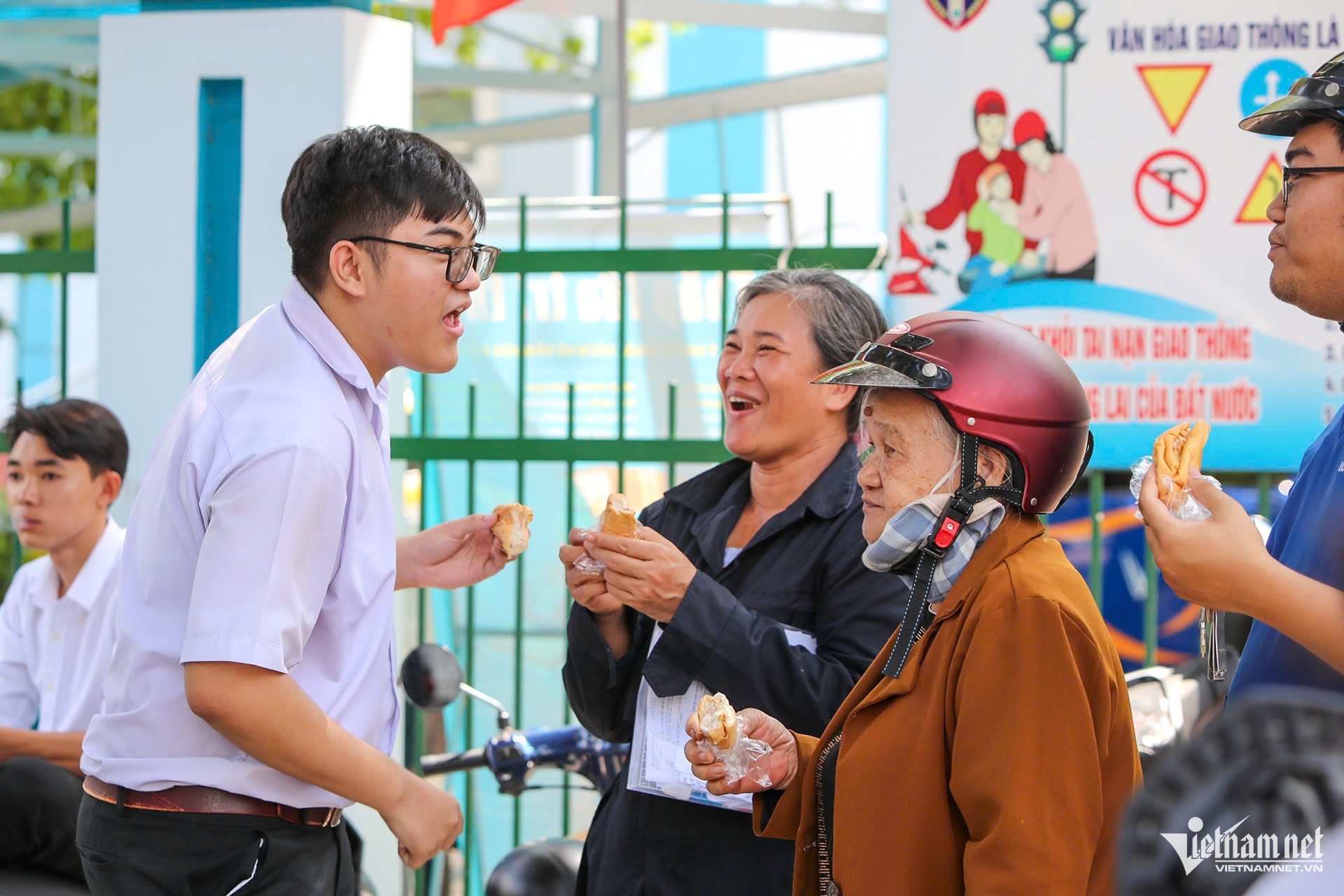 W-Hoang Long.jpg