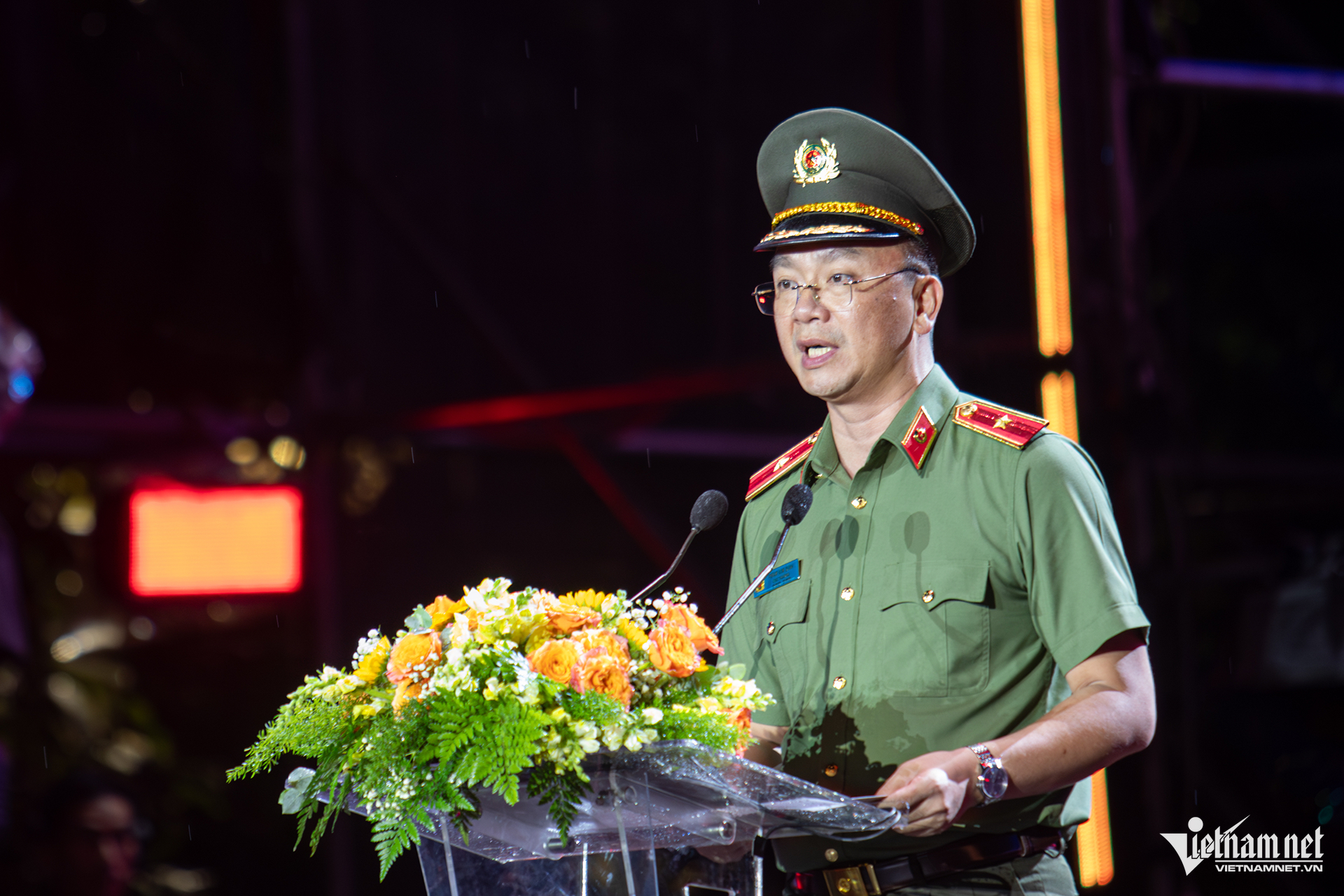 W-khai mạc 003.png