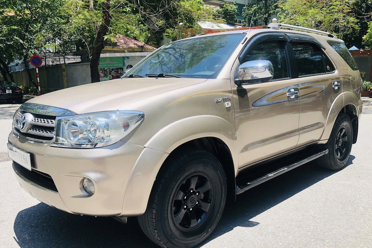 Xe SUV cũ 'nồi đồng cối đá' giá chỉ trên dưới 300 triệu đồng hút khách săn tìm