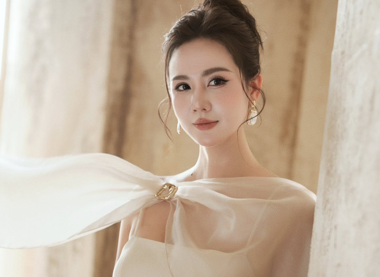 Diễn viên Huyền Lizzie đăng ảnh sinh nhật tuổi 37, Mạnh Trường bình luận 'sốc'