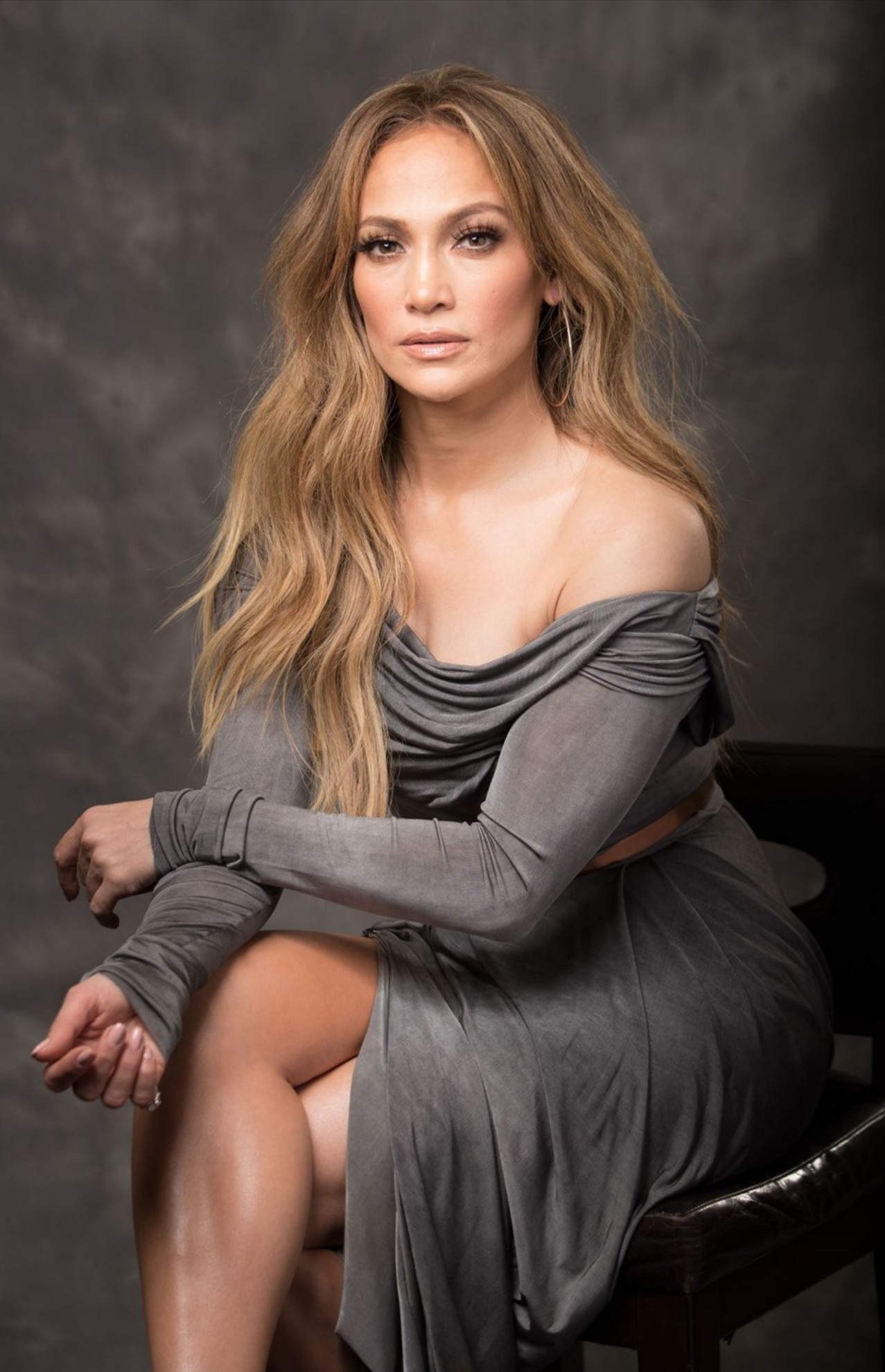 https://static-images.vnncdn.net/vps_images_publish/000001/000003/2026/6/12/batch-jennifer-lopez-for-u-1300.jpg