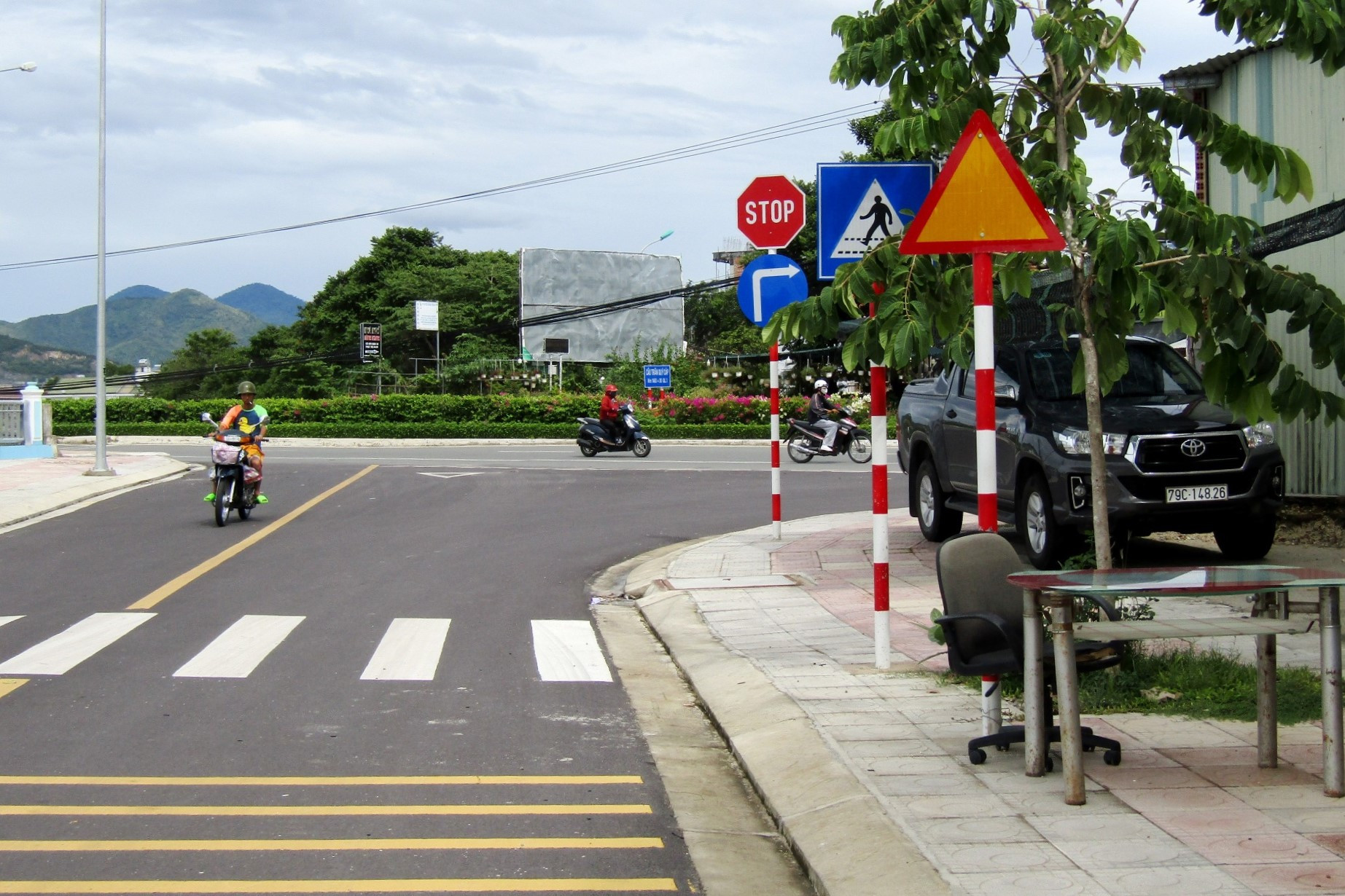 bien bao stop.jpg