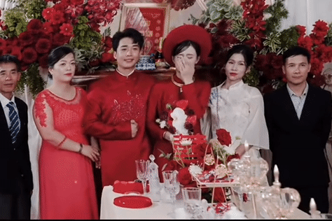 Bố mẹ dự đám cưới con gái sau 11 năm ly hôn, cô dâu Đồng Nai xúc động bật khóc