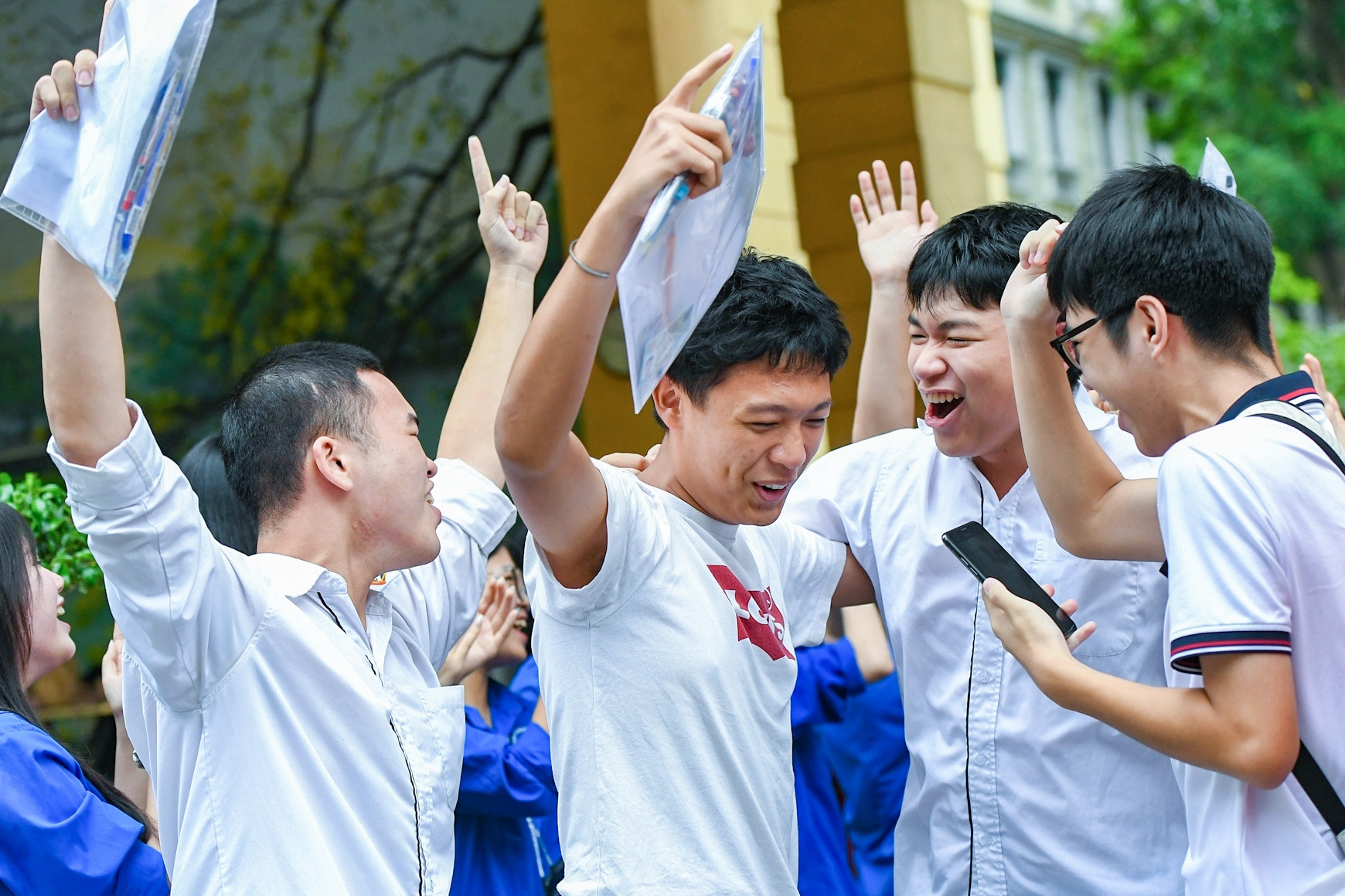 Buồn, vui lẫn lộn trong ngày cuối của kỳ thi tốt nghiệp THPT